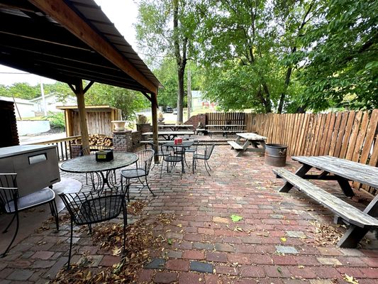 Woodyard Bar-B-Que by null