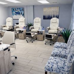 V Attractive Nails & Spa