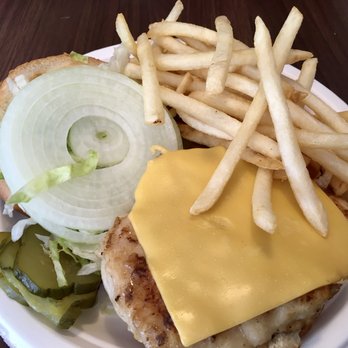 Quatman Cafe - Chicken Sandwich - Burgers Near Me - Mason, Ohio