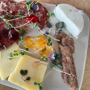 Resto de la Plage - charcuteries, fromages - Seafood Near Me - Saint-Jean-d'Orléans, Quebec Resto de la Plage - charcuteries, fromages - Seafood Near Me - Saint-Jean-d'Orléans, Quebec