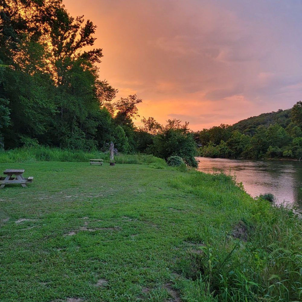 Pettit's Canoe Rental - Great sunsets - Rafting/Kayaking Near Me - Caulfield, Missouri Pettit's Canoe Rental - Great sunsets - Rafting/Kayaking Near Me - Caulfield, Missouri