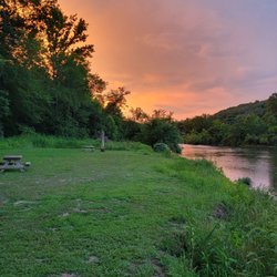 Pettit's Canoe Rental - Great sunsets