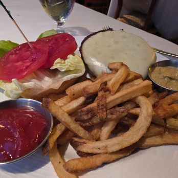 Gertrude's - Fells Point Beef Burger - September 2025 - New American Near Me - Baltimore, Maryland