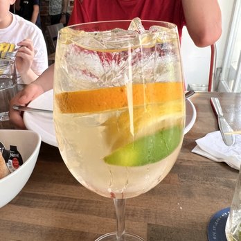 Sapristi - Blanche sangria - Italian Near Me - Quebec City, Quebec
