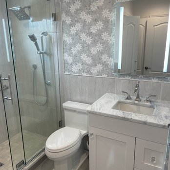 Dreamwork Remodeling - Daisy marble mosaic with lighted mirrored medicine cabinet. - General Contractors Near Me - Merrick, New York