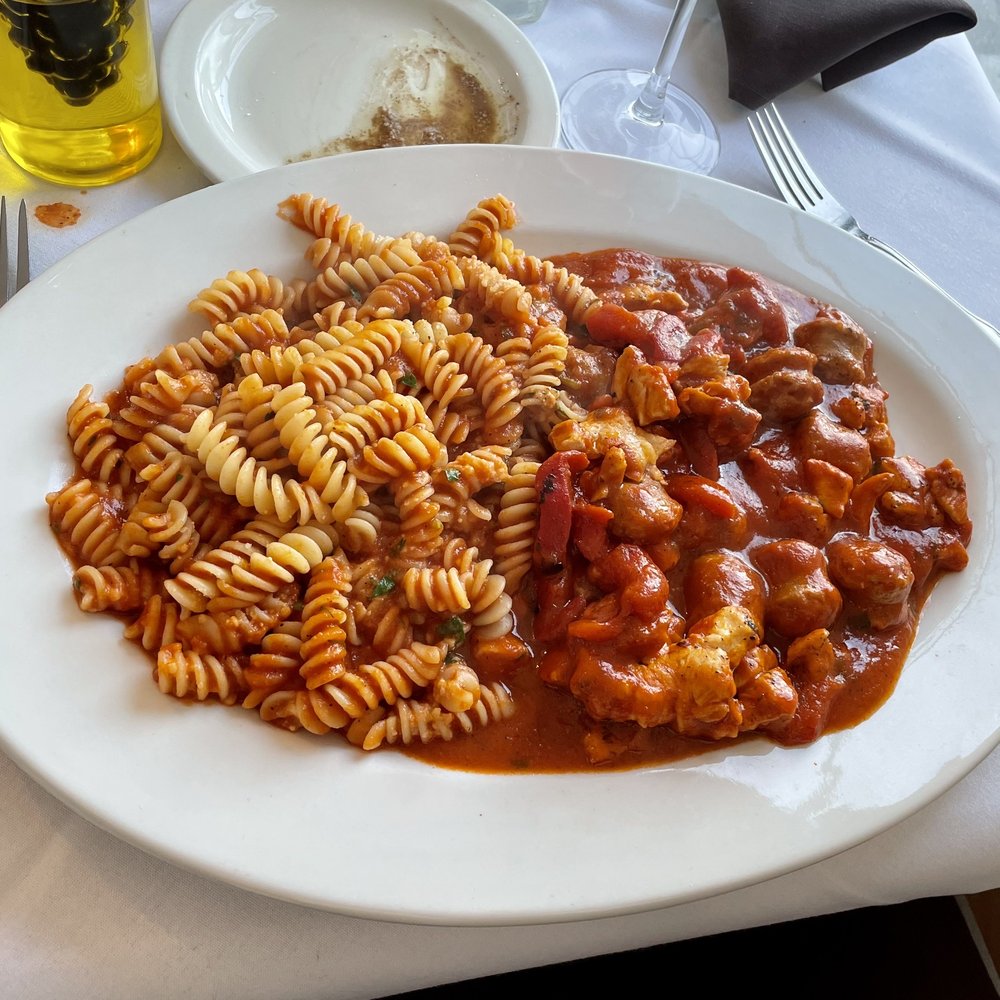 Barolo Cafe - Salsicce e Pollo with Pasta - Italian Near Me - Tustin, California Barolo Cafe - Salsicce e Pollo with Pasta - Italian Near Me - Tustin, California