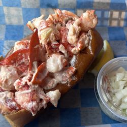 The Happy Crab - Lobster Roll