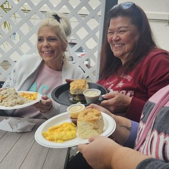 Beachin’ Biscuits - Breakfast & Brunch Near Me - Pismo Beach, California