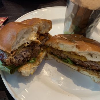 Hard Rock Cafe - Bbq Bacon Cheeseburger - American Near Me - Ledyard, Connecticut