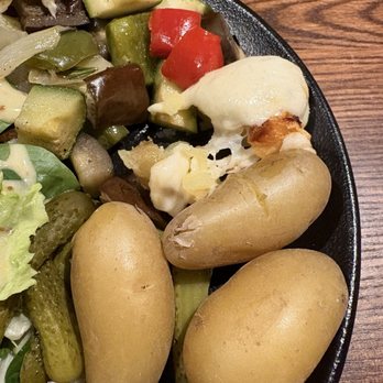Le Pique Assiette - Raclette accompments . Potatoes and veggies - French Near Me - Lyon, 69