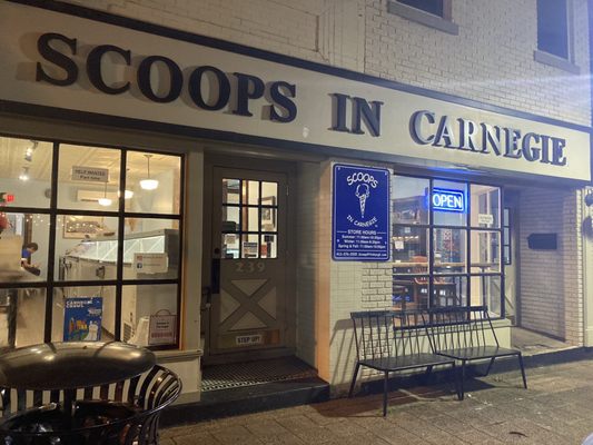 Scoops in Carnegie by null