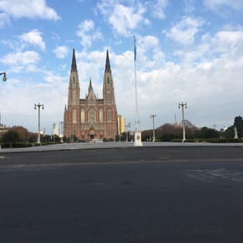 Plaza Moreno - Parks Near Me - La Plata, C