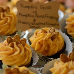 Sweet Happiness Bakery - Pumpkin Spice Cupcakes!