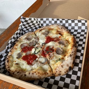 Engine 53 Pizza - Rick's White - Food Trucks Near Me - Largo, Florida