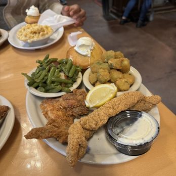 Lo-Lo's Chicken & Waffles - Southern Near Me - Phoenix, Arizona Lo-Lo's Chicken & Waffles - Southern Near Me - Phoenix, Arizona