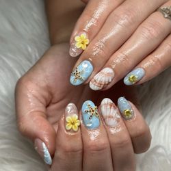 Glossy Nail Bar