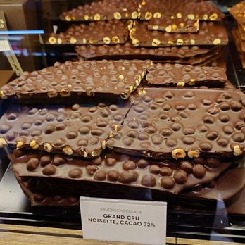 Sprüngli - Am glad you still have the dark chocolate hazelnut that laderach ran out of! - Coffee & Tea Near Me
