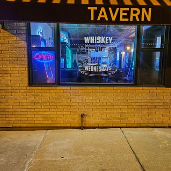 Whiskey Wednesdays - Dive Bars Near Me - Hartford, Wisconsin Whiskey Wednesdays - Dive Bars Near Me - Hartford, Wisconsin