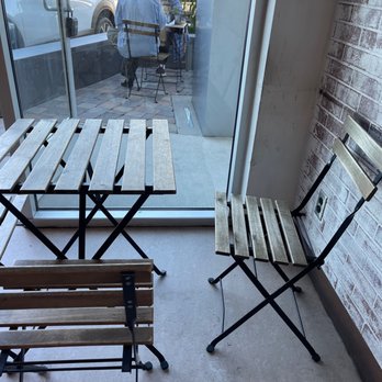 Rock'n Joy Juice - One inside and one outside table - Juice Bars & Smoothies Near Me - Torrance, California