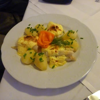 Restaurant Ouvertüre - überbackenes Zanderfilet mit Spargel - Restaurants Near Me - Ingolstadt, BY Restaurant Ouvertüre - überbackenes Zanderfilet mit Spargel - Restaurants Near Me - Ingolstadt, BY