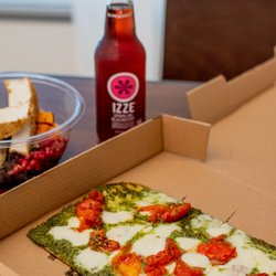 Zest - Margherita Flatbread; Oven-Roasted Tomato, Fresh Mozzarella, Arugula, Pesto, Fresh Basil, Evoo