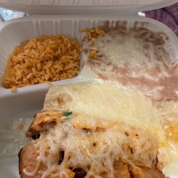Los Jarritos - Chicken enchilada (no sauce) and tamale of the day (pork) combo - Mexican Near Me - Sacramento, California Los Jarritos - Chicken enchilada (no sauce) and tamale of the day (pork) combo - Mexican Near Me - Sacramento, California