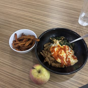 Segundo Dining Commons - bulgogi and sweet potato fries, also occasional but good. the gala apples from smit farms are the best apples everrr - Cafeteria Near Me - Davis, California