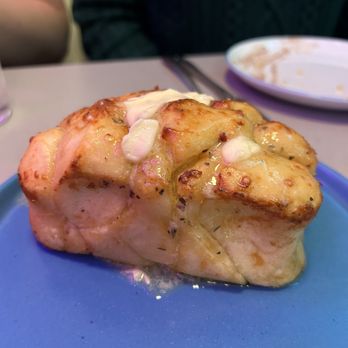Cafe Mars - Garlic knot monkey bread - Italian Near Me - Brooklyn, New York