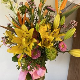 My parents got me a beautiful arrangement for my birthday and they're beautiful! Thank you sooo much! My parents got me a beautiful arrangement for my birthday and they're beautiful! Thank you sooo much!