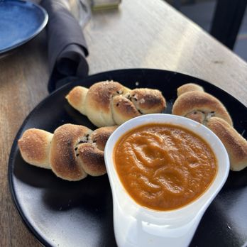 Rooftop 25 - Garlic knots - Cocktail Bars Near Me - San Francisco, California Rooftop 25 - Garlic knots - Cocktail Bars Near Me - San Francisco, California