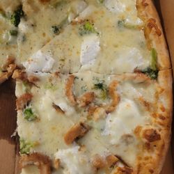 GiCarli's Pizza - Chicken and broccoli pizza