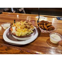 Sit-N-Bull Pub - Side salad & fried banana peppers side of horseradish dip | #intenselypassionatephotography