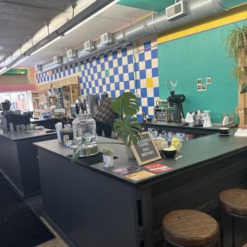 Horizontal Coffee & Books - Coffee & Tea Near Me - Cleveland, Ohio Horizontal Coffee & Books - Coffee & Tea Near Me - Cleveland, Ohio