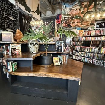 Skull-Face Books & Vinyl - Bookstores Near Me - Honolulu, Hawaii Skull-Face Books & Vinyl - Bookstores Near Me - Honolulu, Hawaii