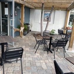 Ice and Cream Creamery - Outdoor seating