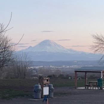 Grandview Off Leash Park - Dog Parks Near Me - SeaTac, Washington