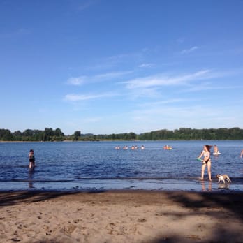 Sauvie Island - Dogs frisbee and the occasional guy with naked bits - Parks Near Me - Portland, Oregon Sauvie Island - Dogs frisbee and the occasional guy with naked bits - Parks Near Me - Portland, Oregon