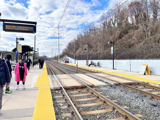 nearest train station to tobacco dock NORTH LINTHICUM LIGHT RAIL STATION - Updated May 2026 - 450 N Camp Meade  Rd, Linthicum Heights, Maryland - Train Stations