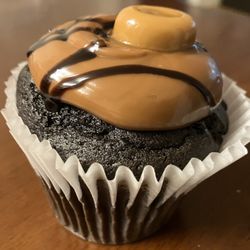 Lil Cakes & Creamery - Cupcake of the day: chocolate caramel