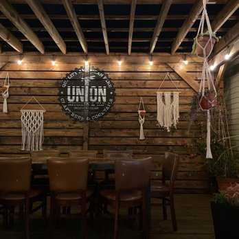Union Kitchen and Tap Encinitas - Outdoor seating - New American Near Me - Encinitas, California