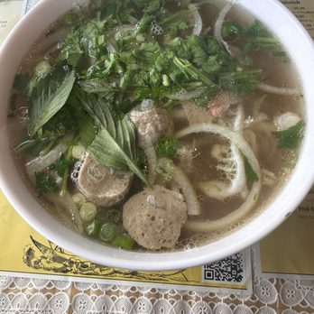 Que Huong Restaurant - 8 - Vietnamese Near Me - Madison Heights, Michigan