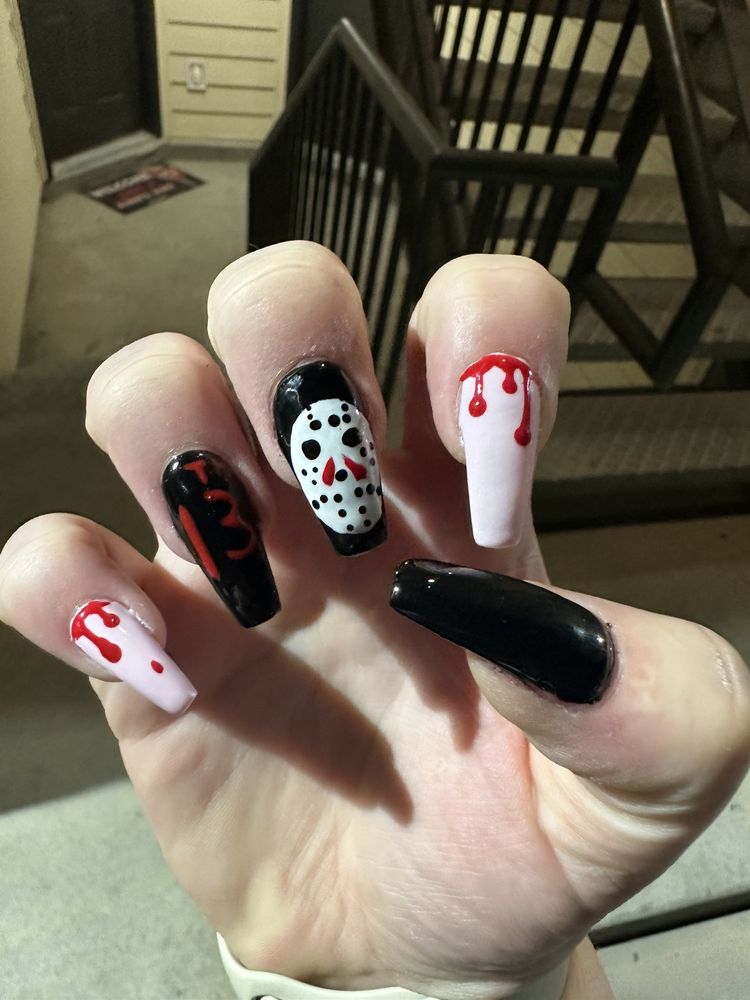 A Plus Nails Logo