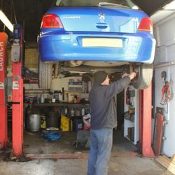 Royston Motor Co - Our service bays are equipped for any type of repair on your vehicle.