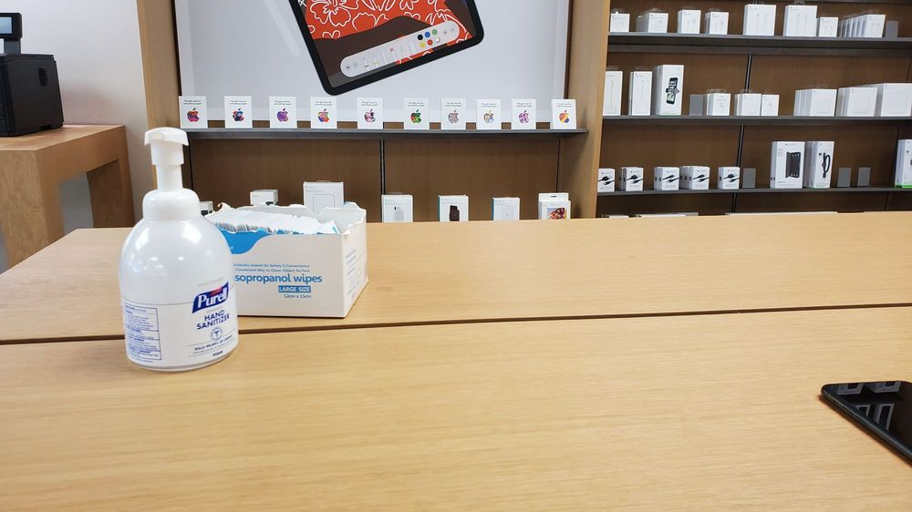 APPLE SUBURBAN SQUARE Updated August 2024 32 Photos & 155 Reviews