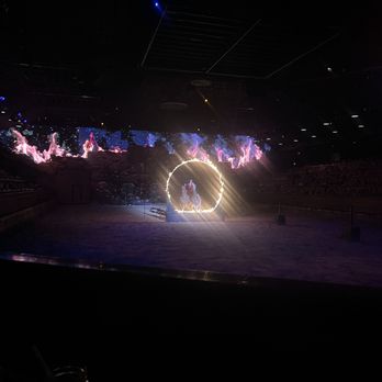Dolly Parton's Stampede - Performing Arts Near Me - Pigeon Forge, Tennessee
