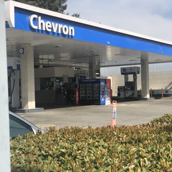 Chevron - Eats/drinks in the open in front of cashier station - Gas Stations Near Me - Oakland, California