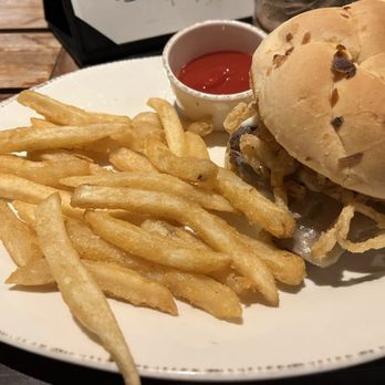 The Golden Lamb - American Near Me - Lebanon, Ohio The Golden Lamb - American Near Me - Lebanon, Ohio