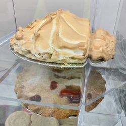 Stone House Restaurant & Bakery - Look at those pies!