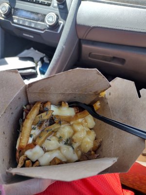 Petit Poutinerie by null