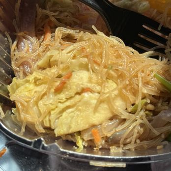Luna's Lunpias - Cabbage wedge in the Pancit - Filipino Near Me - Poway, California